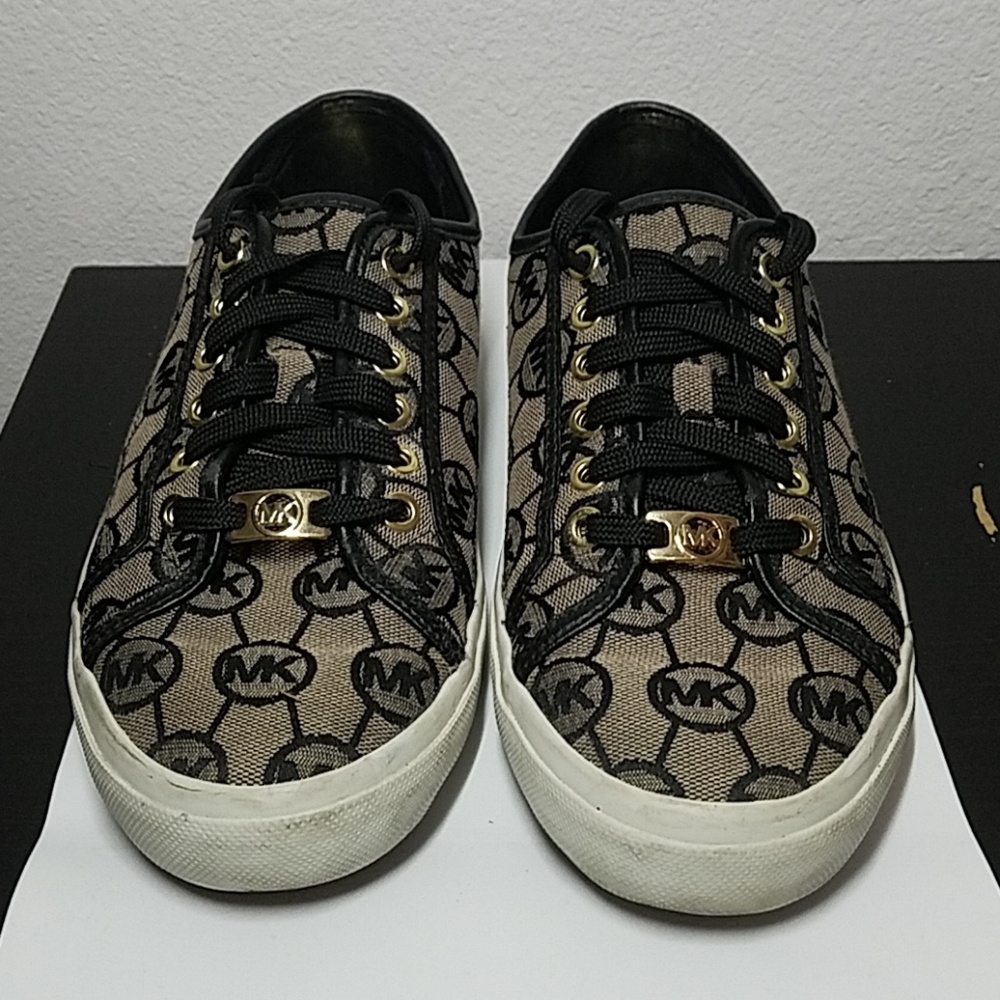 Micheal Kors Leather Shoes Size 9 Women